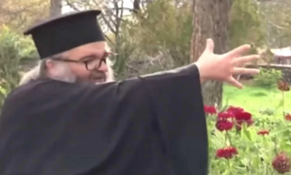 Κοζάνη: Απολαυστικός ιερέας με χαρακτηριστική ντοπιολαλιά προς αρνητές και ανεμβολίαστους